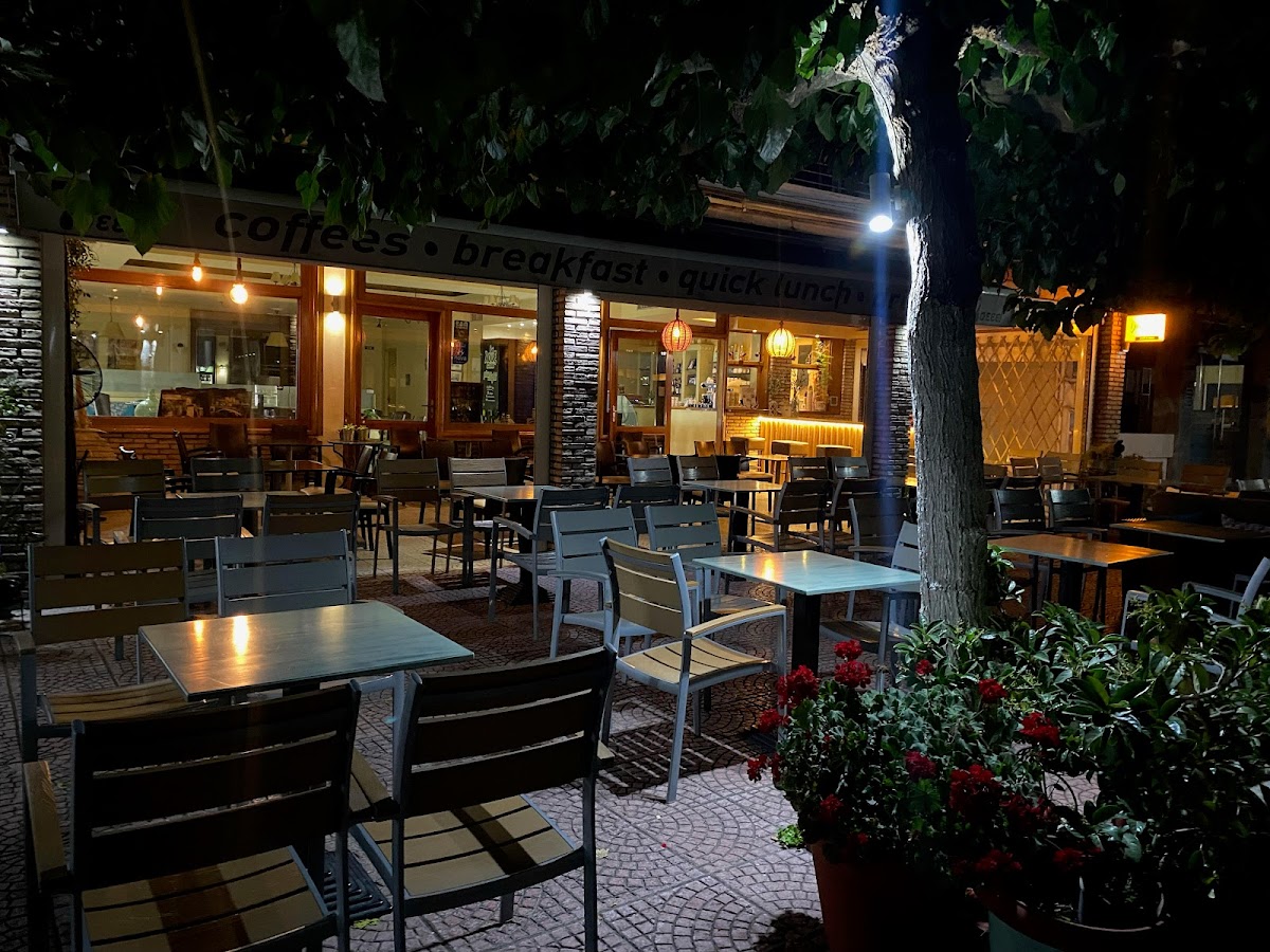 Agora Cafe Snack Bar
